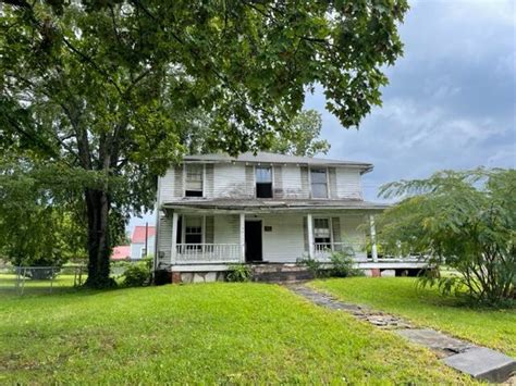 Farm Bureau Insurance, 301 N Lynn Ave, Elizabethton, TN